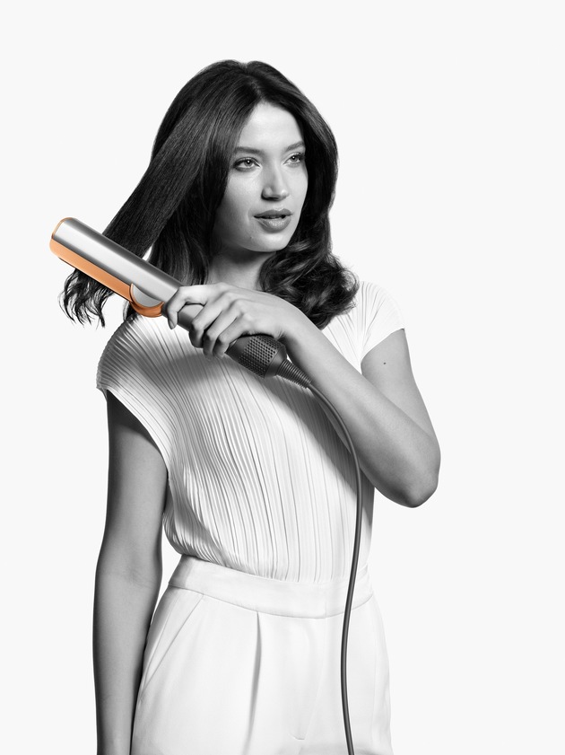Dyson lance un nouveau lisseur : l&#039;Airstrait sèche et lisse les cheveux en douceur avec de l&#039;air - Adieu aux plaques chauffantes